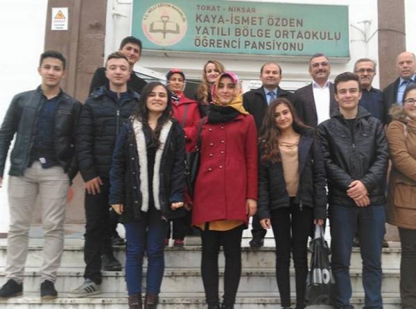 Tokat İbn-i Sina Mesleki ve Teknik Anadolu Lisesi öğrencileri projeleri kapsamında okulumuz öğrencilerine tiyatro ve hijyen konusunda sunumu yaptılar.